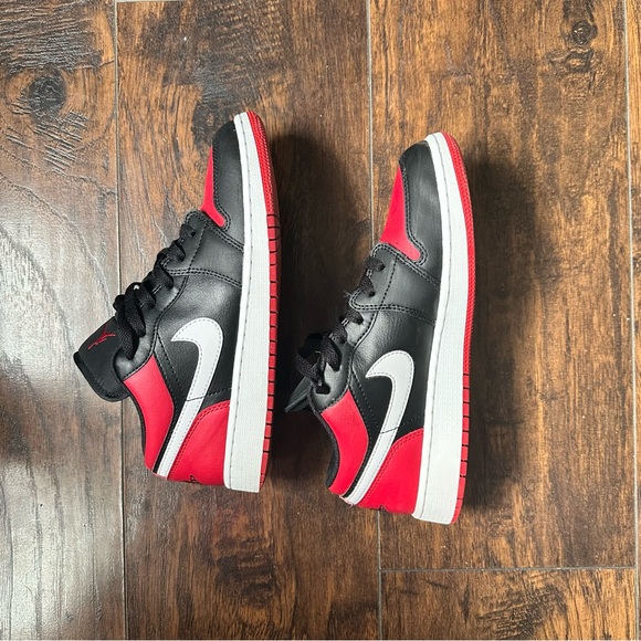 Black Air Jordan Sneakers - Picture 4 of 7